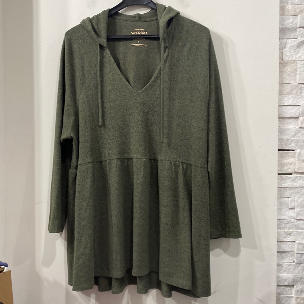 Torrid Super Soft Plush Hooded Long Sleeve Ruffle Top in Headered Green size 4X